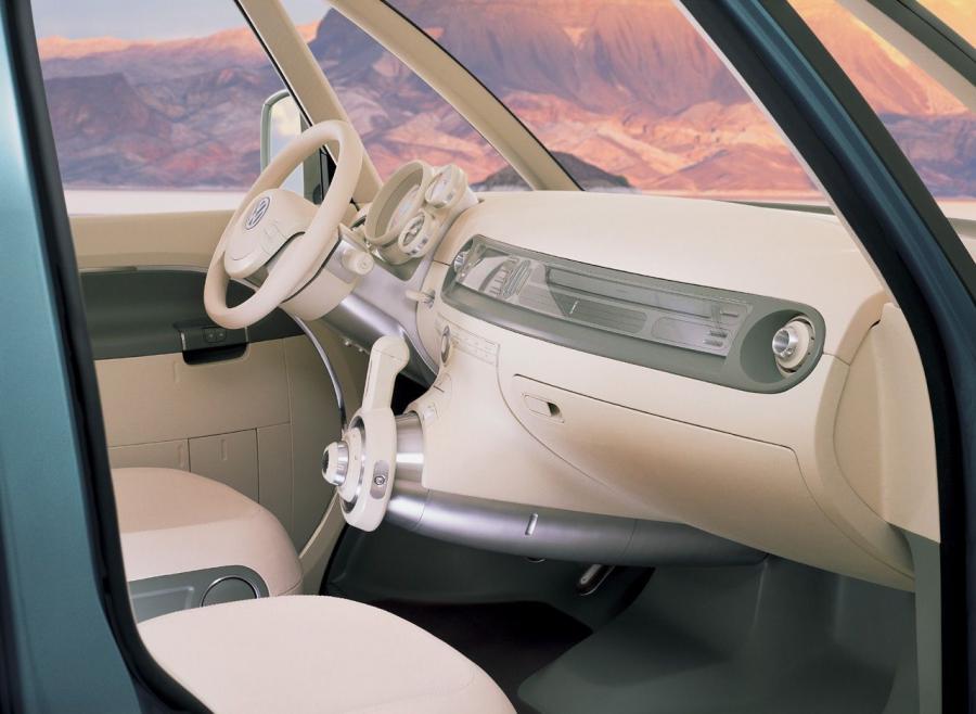  Volkswagen Microbus Concept 2001 года  (фото 2 из 12)
